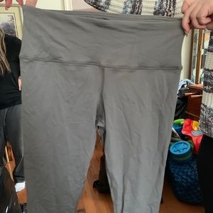 Capri Leggings (GRAY)